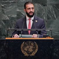 طالبانو د ملګرو ملتونو په عمومي غونډه کې د احمد الشرع حضور ته بېلابېل غبرګونونه ښودلي