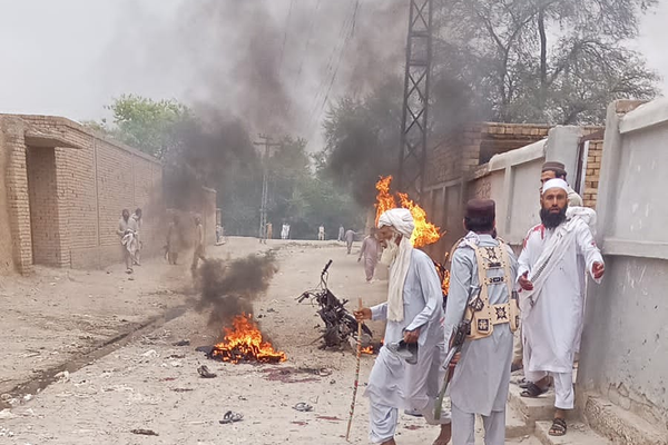 د خیبرپښتونخوا په لکي مروت کې په یوه ځانمرګي برید کې ۲ تنه وژل شوي او ۱۰ نور ټپيان شوي دي