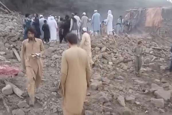 په پښتونخوا کې د پاکستاني الوتکو په هوايي بمبارۍ کې ۲۰ کسان وژل شوي دي
