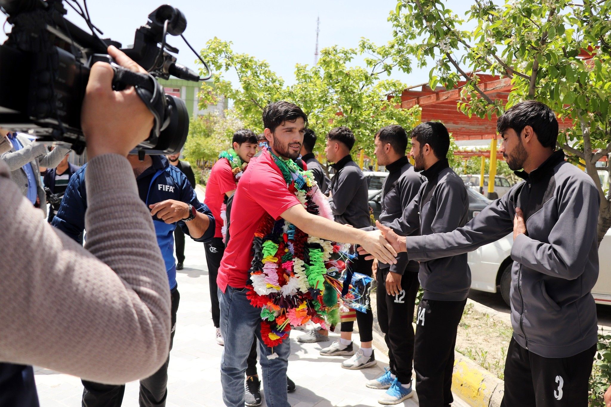 سه بازیکن تیم ملی فوتسال افغانستان در میان استقبال مردم به کابل بازگشتند