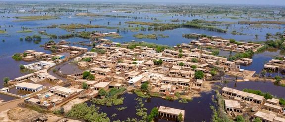 نهادهای امداد در پاکستان: تا کنون تنها به بخش کوچکی از میلیونها سیلاب زده رسیدگی شده است