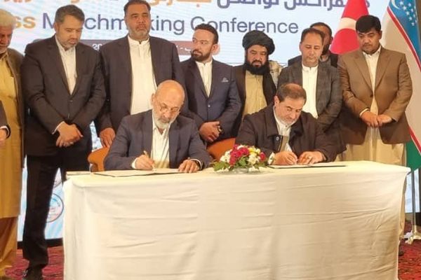 د ایران او افغانستان د سوداګرۍ خونو د ګډې همکارۍ هوکړهلیک لاسلیک کړ