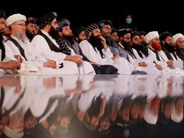 الجزیره: د ملا هبت الله له سیاستونو د طالبانو ناراضه مشرانو خپلې کورنۍ بهر ته وړې دي 