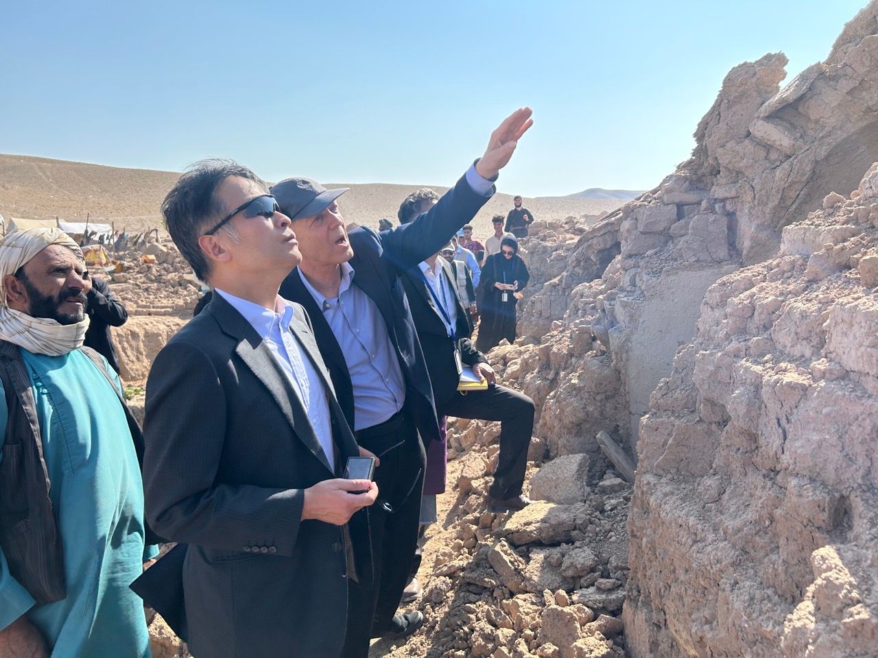 د ملګرو ملتونو د سرمنشي ځانګړې استازې او د جاپان سفیر د هرات له زلزله ځپلو سیمو لیدنه کړې