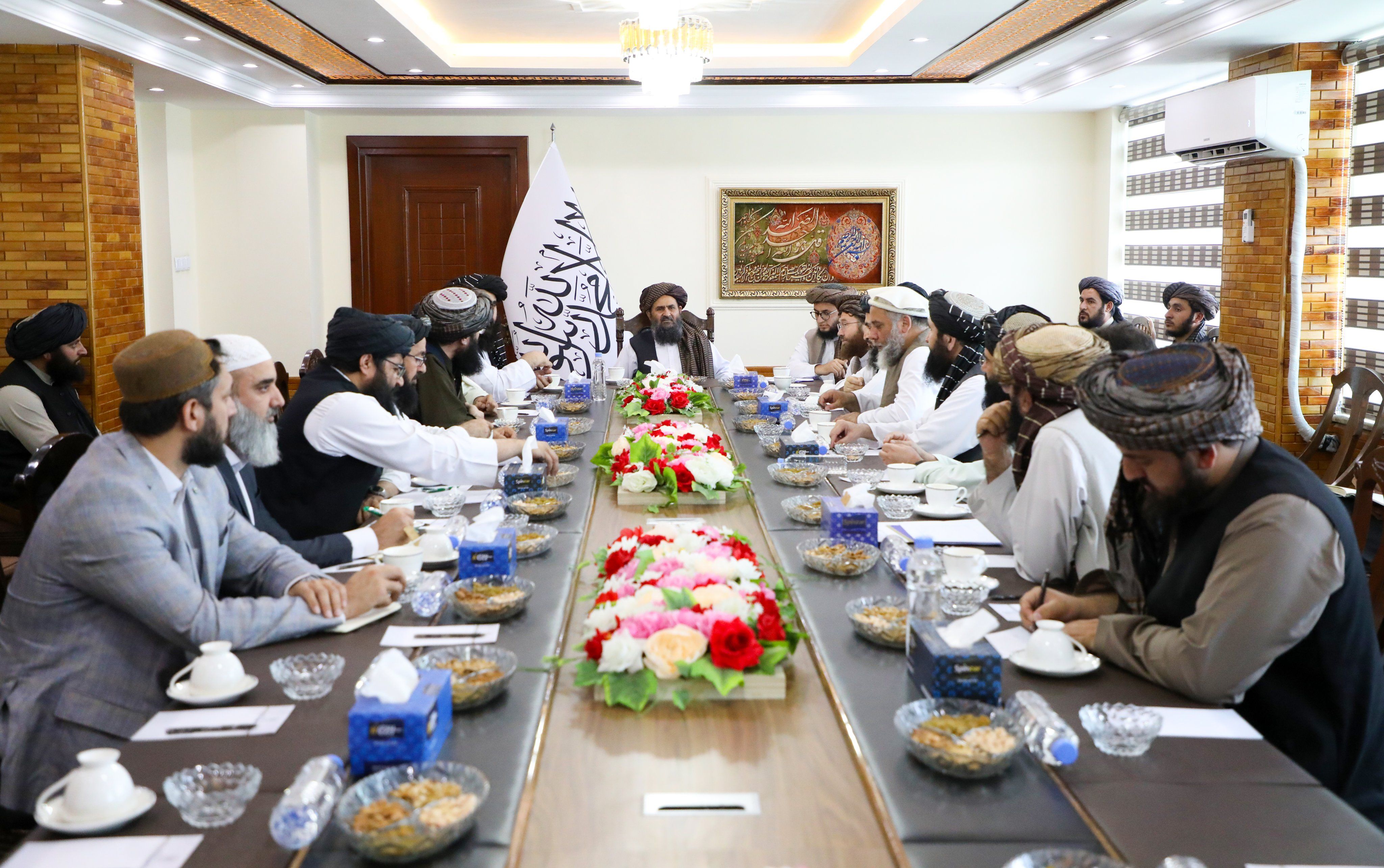 د طالبانو د ریاست الوزرا مرستیال د ازبکستان د اقتصادي ژمنو د تعقيب لپاره کمېټې وټاکلې