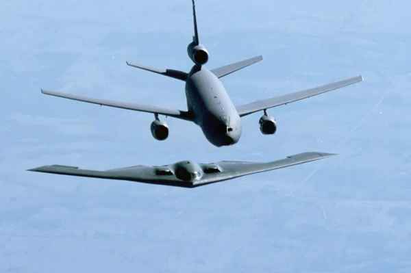 گزارش ایران اینترنشنال:امریکا استقرار بمب‌افکن‌های بی‌٢ را در پایگاه اقیانوس هند تایید کرد