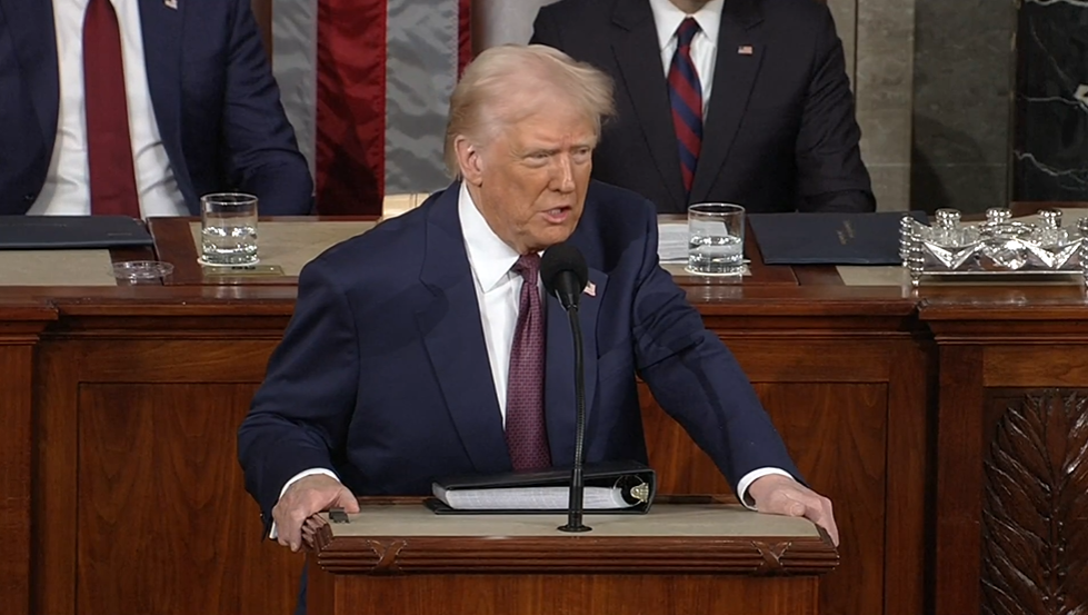 ټرمپ: د پاکستان په مرسته مو د کابل هوایي ډګر د ځانمرګي برید طراح نیولی