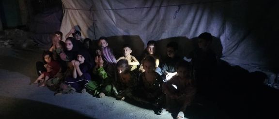 له زلزلې وېرېدلي ماشومان