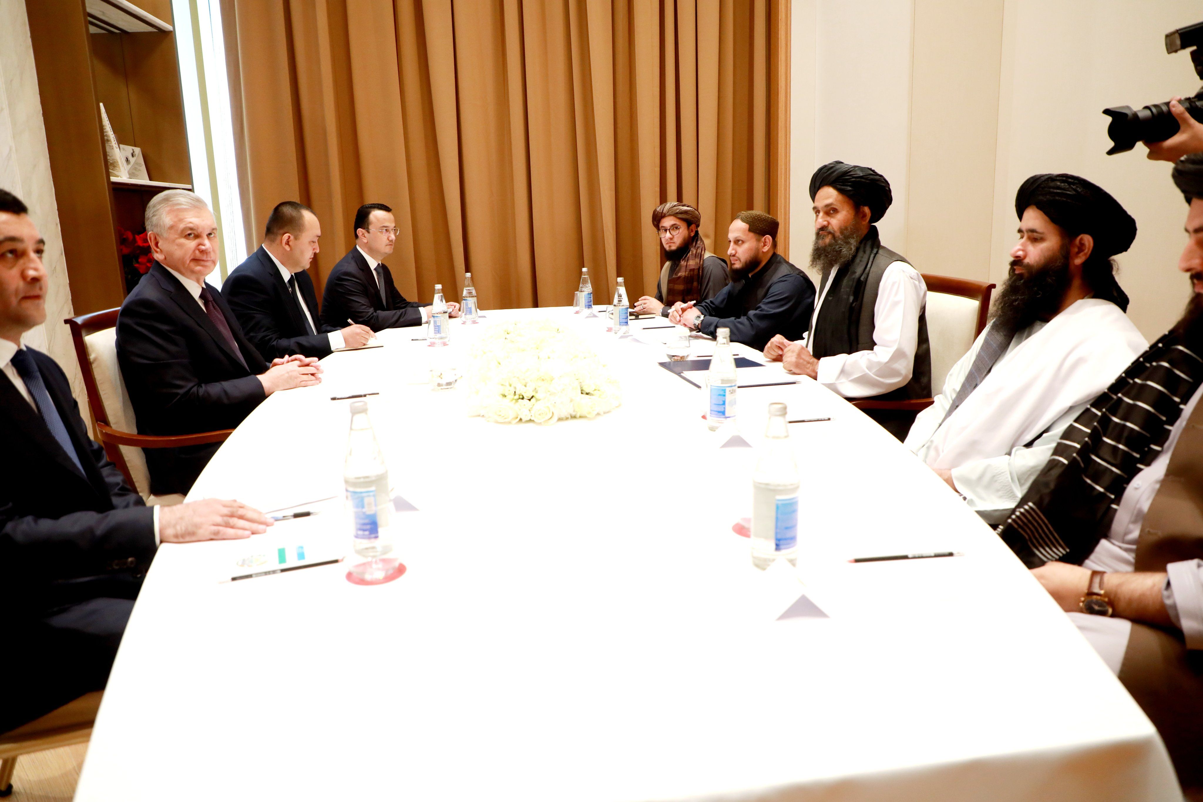 د ازبکستان ولسمشر افغانستان ته د وارداتي برېښنا د ډېرولو ژمنه کړې