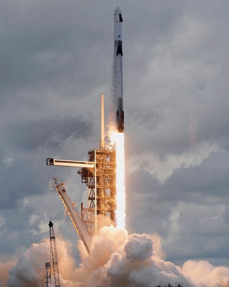 رواد فضاء من أميركا وروسيا واليابان يتوجهون إلى محطة الفضاء الدولية