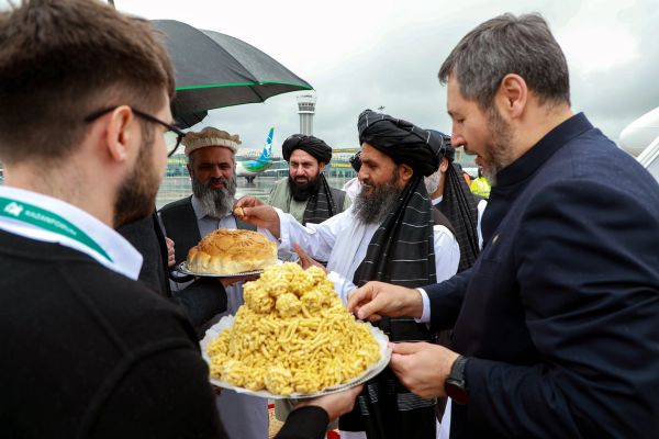 په کازان فورم کې د ګډون په موخه؛ د ملابرادر په مشرۍ د طالبانو پلاوی تاتارستان ته رسېدلی