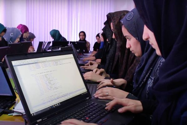 ملګري ملتونه وایي، د انټرنېټ پرې کېدو د افغان نجونو زدهکړې اغېزمنې کړي