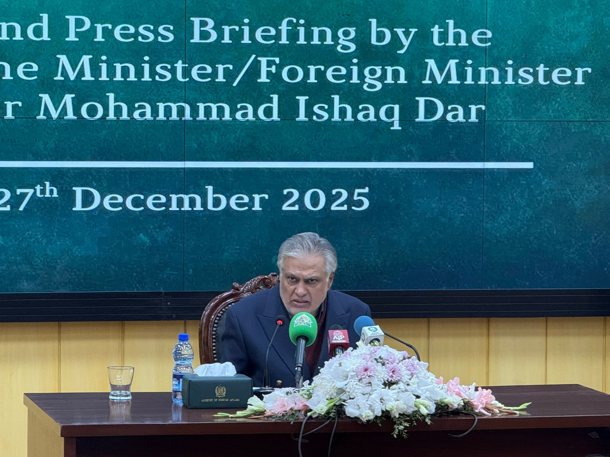 اسحاق ډار: طالبان دې د خپلو علماوو د فتوا په اړه عملي ګامونه واخلي