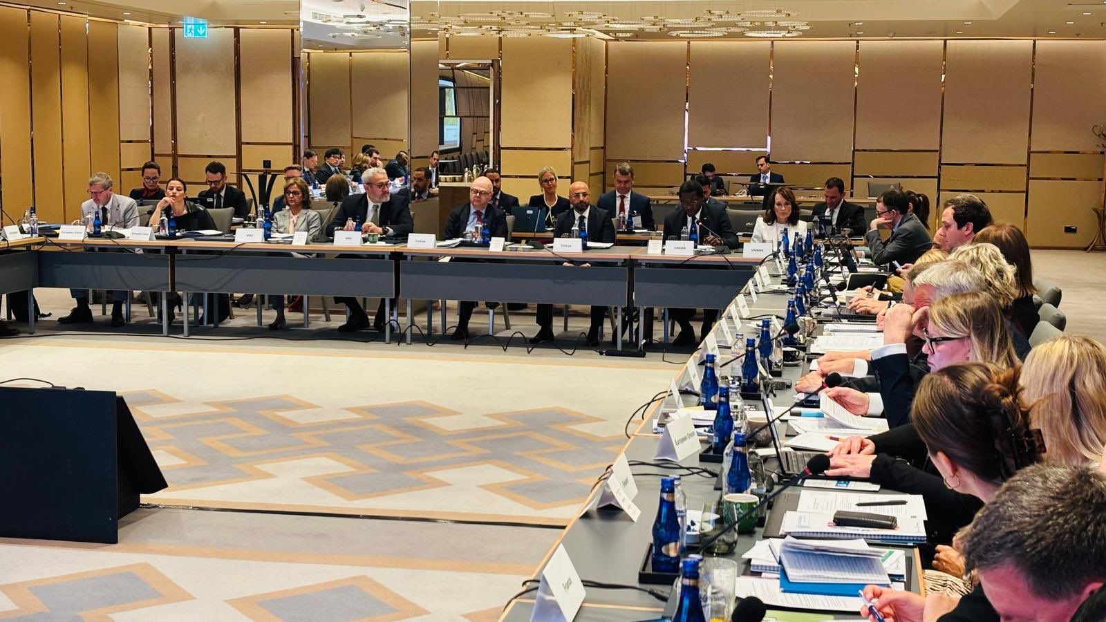 د افغانستان د همغږۍ ډلې په ناسته کې له افغانانو سره د مرستو پر دوام ټینګار شوی