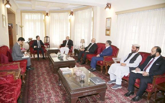 حامد کرزی یک هفته پس از محدودیت طالبان با سفیر جاپان دیدار کرد