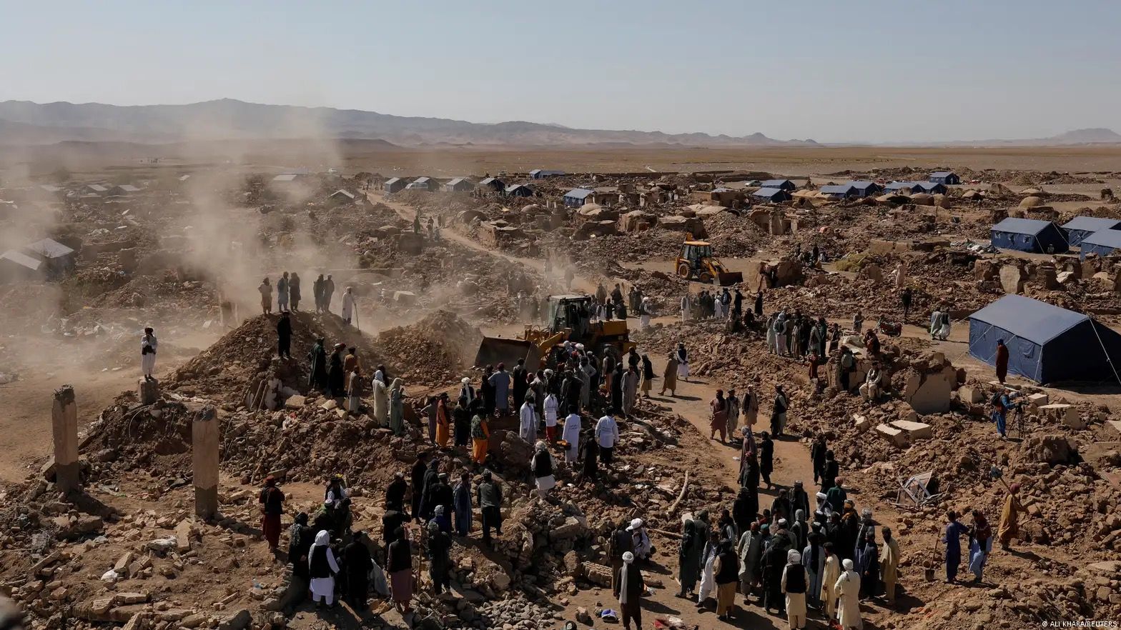 راروان ژمی او په افغانستان کې د اړمنو او زلزله ځپلو خلکو کړاوونه مخ په زیاتېدو دي