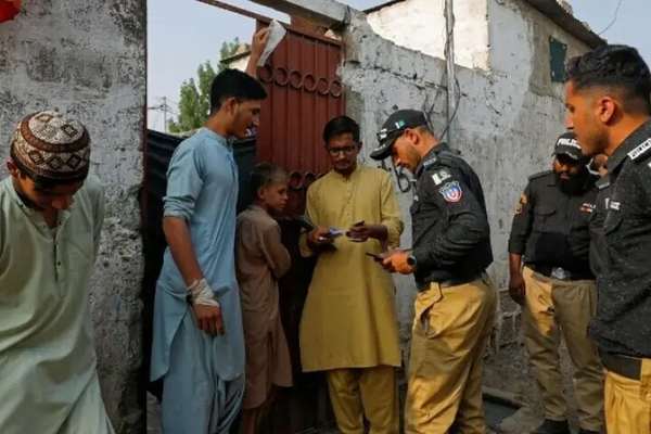 Pakistan Issues Arrest Order For Afghans Without Visas
