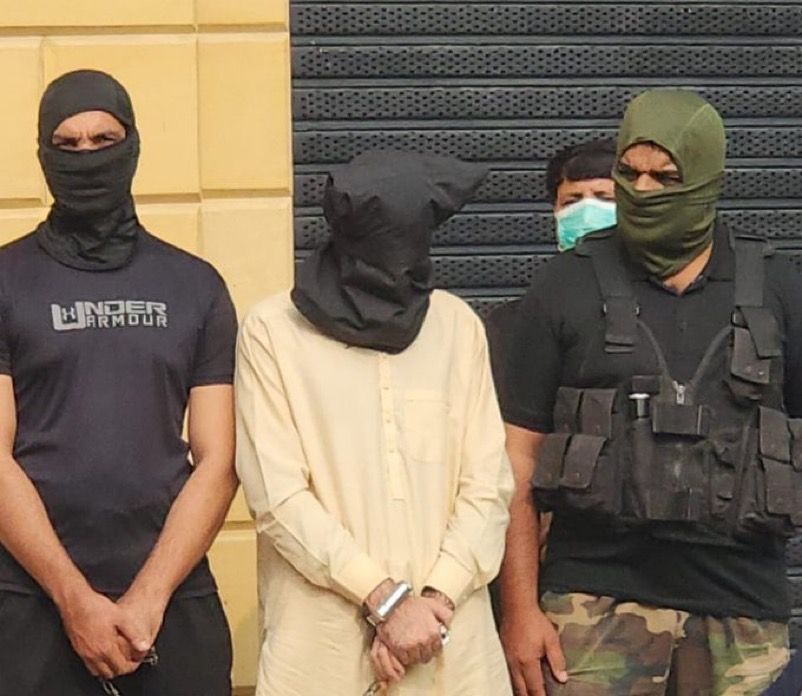 یک عضو پولیس پاکستان به اتهام کمک به حمله به یک مرکز پولیس در پشاور دستگیر شد