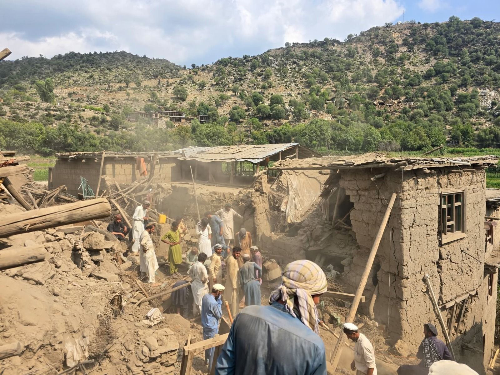 د افغانستان له زلزله ځپلو سره تراوسه ۱۱،۶ میلیونه ډالره مرستې اعلان شوې