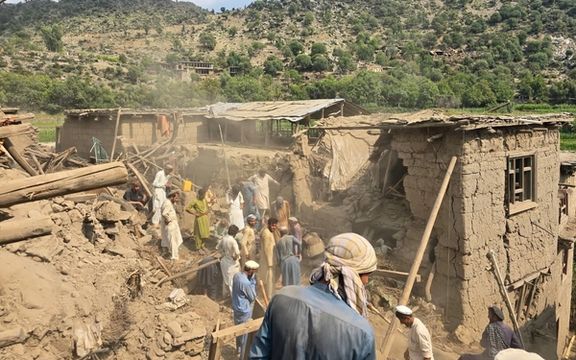 د افغانستان له زلزله ځپلو سره تراوسه ۱۱،۶ میلیونه ډالره مرستې اعلان شوې