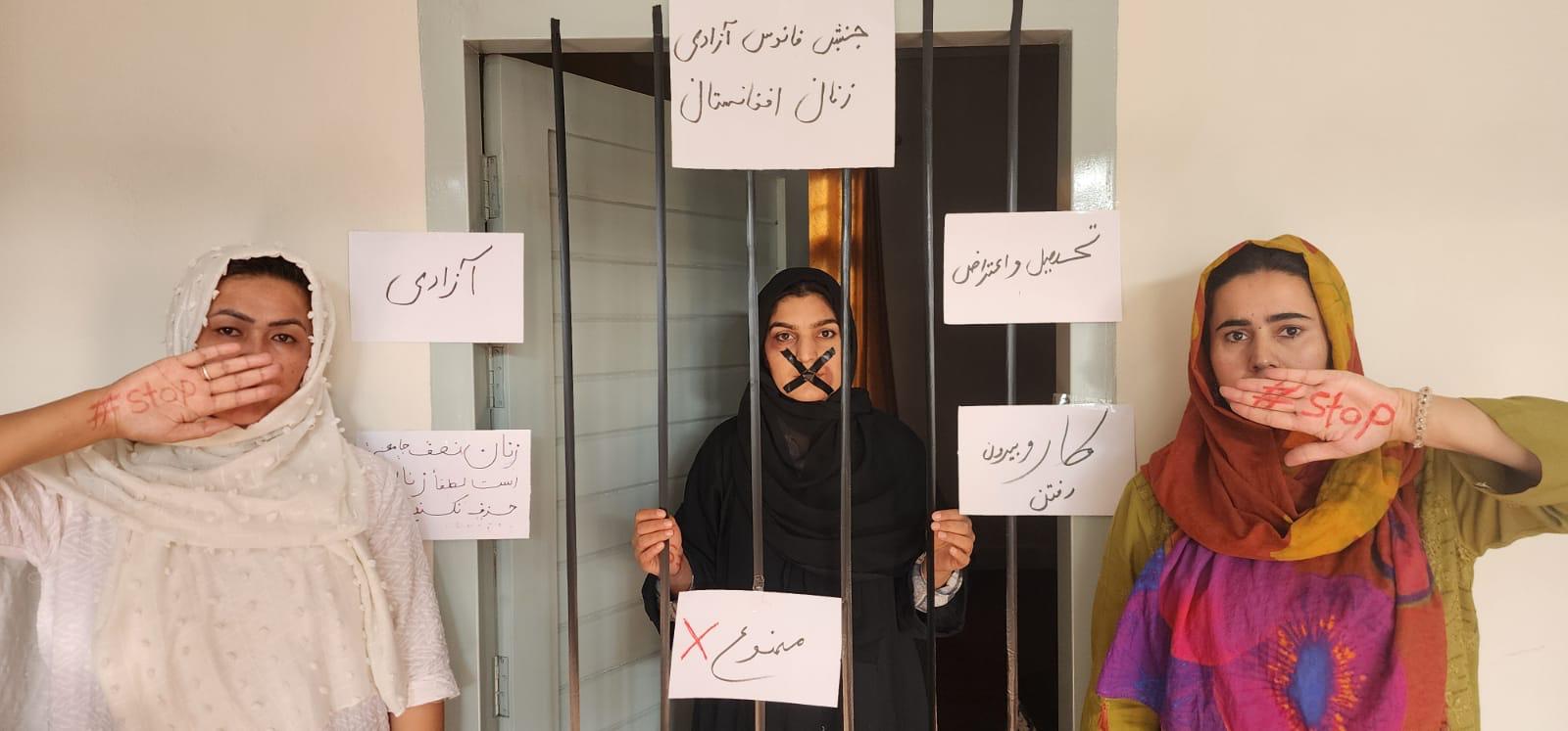 النساء المحتجات يطالبن بإنهاء «الصمت الدولي حيال العنف ضد النساء في أفغانستان»