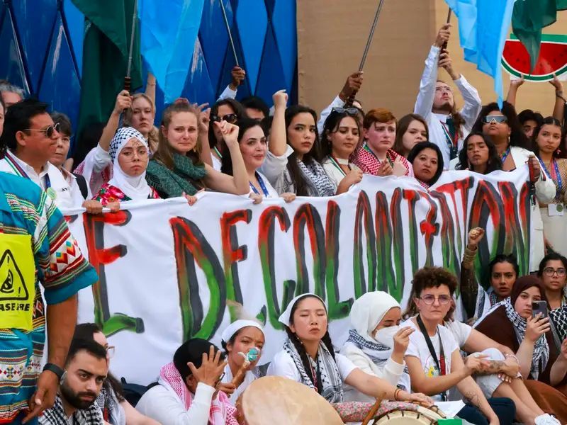 برگزاری اعتراضات کم‌سابقه در امارات متحده عربی در حاشیه نشست بین‌المللی تغییرات اقلیمی