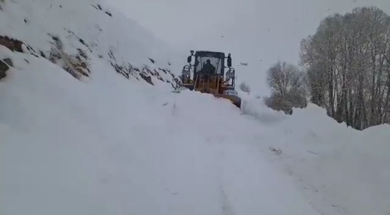 بارش سنگین برف در افغانستان؛ راه مواصلاتی شش ولایت مسدود شد