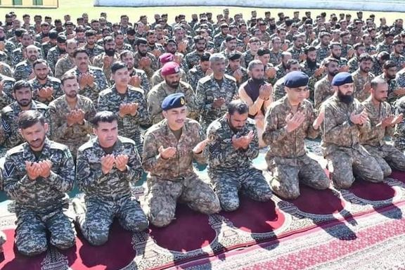 رئیس ستاد ارتش پاکستان نماز عید را با سربازان این کشور در مرز افغانستان ادا کرد