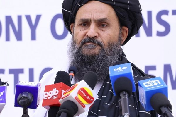ملا برادر: په وارداتي برېښنا ډېرې پیسې لګول کېږي او ډېره قیمته تمامېږي