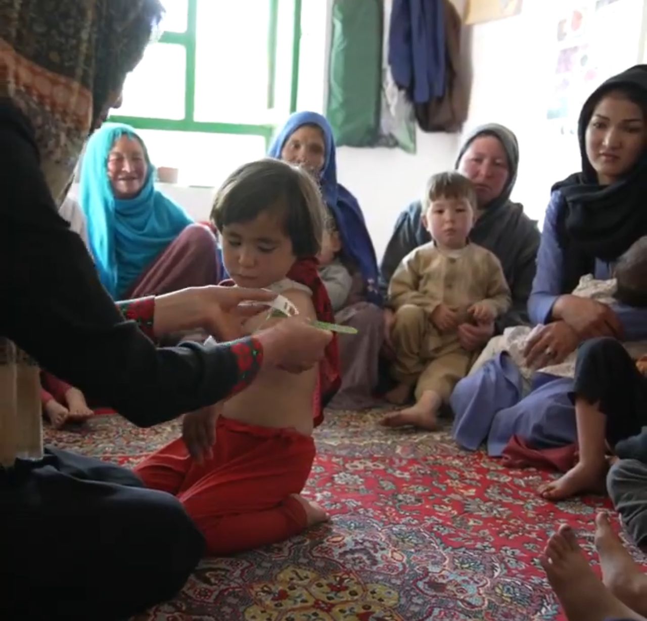  په افغانستان کې د یونېسف په ملاتړ '۳۰ زره' روغتیايي کارکوونکي کار کوي