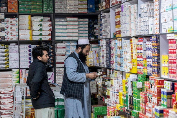 د پاکستاني درملو راټولول؛ درملپلورونکي وايي د ځینو درملو بدیل په بازار کې نه موندل کېږي