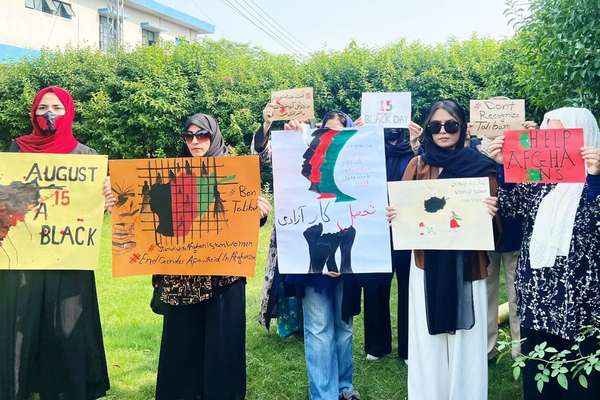 زنان افغان در کابل، اسلامآباد و اصفهان علیه طالبان اعتراض کردند