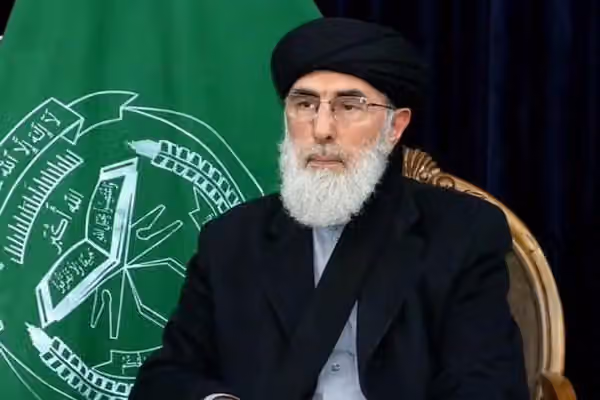 حکمتیار: له هغو کسانو سره خپلې حزبي اړیکې پرې کړئ چې د طالبانو ملاتړ کوي