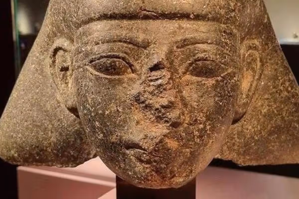هالند یک مجسمه ۳۵۰۰ ساله را به مصر بازمیگرداند