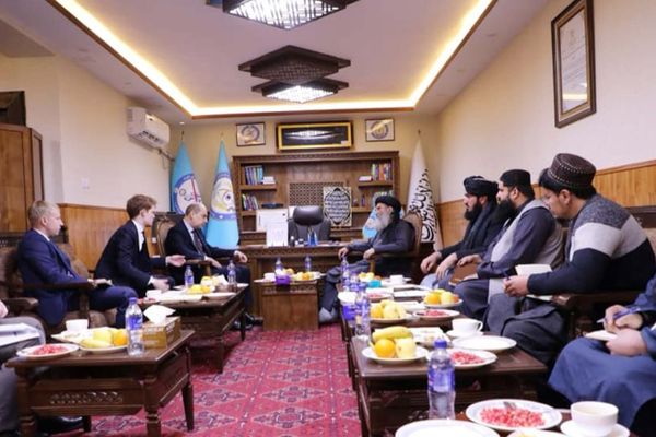 معاون حقانی از روسیه خواست در مبارزه با مواد مخدر به طالبان کمک کند