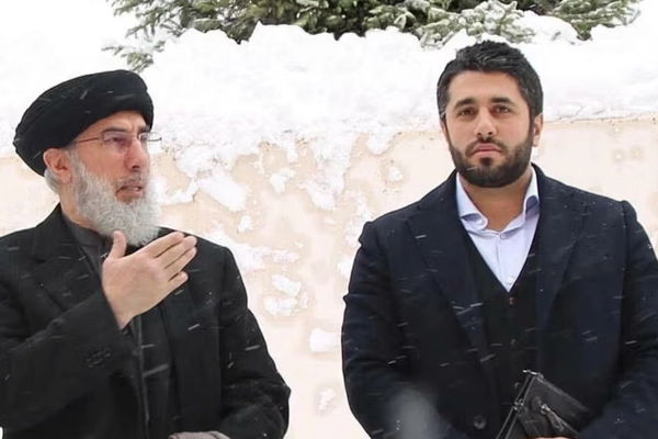 د حکمتیار زوی: امریکا اندېښنه لرله چې پلار به مې په سیمه کې پر "بل خمیني" بدل شي