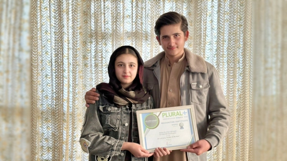 فیلم کوتاه «نامه به خواهرم» به کارگردانی دو نوجوان افغان برنده مقام دوم جشنواره پلورل شد