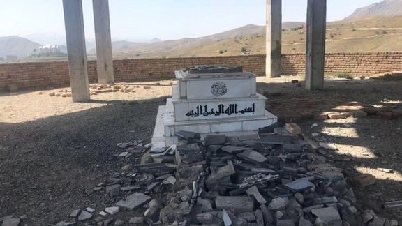 افراد طالبان برای «سومینبار» سنگ قبر سیدحسین انوری را تخریب کردند