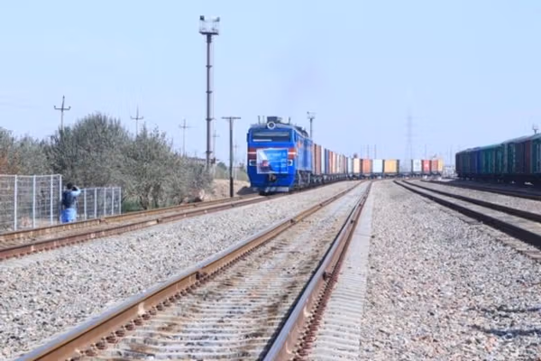 Fuel, Food Imports From Iran Continue, Says Taliban