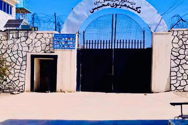 طالبان وایي د کندهار له مرکزي بندخونې څخه یې ۲۰۱ تنه بندیان ازاد کړي