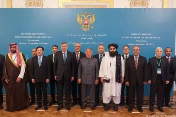 Ex-UK Envoy: Russia’s Taliban Move May Sway Region But Won’t Shift West’s Stance