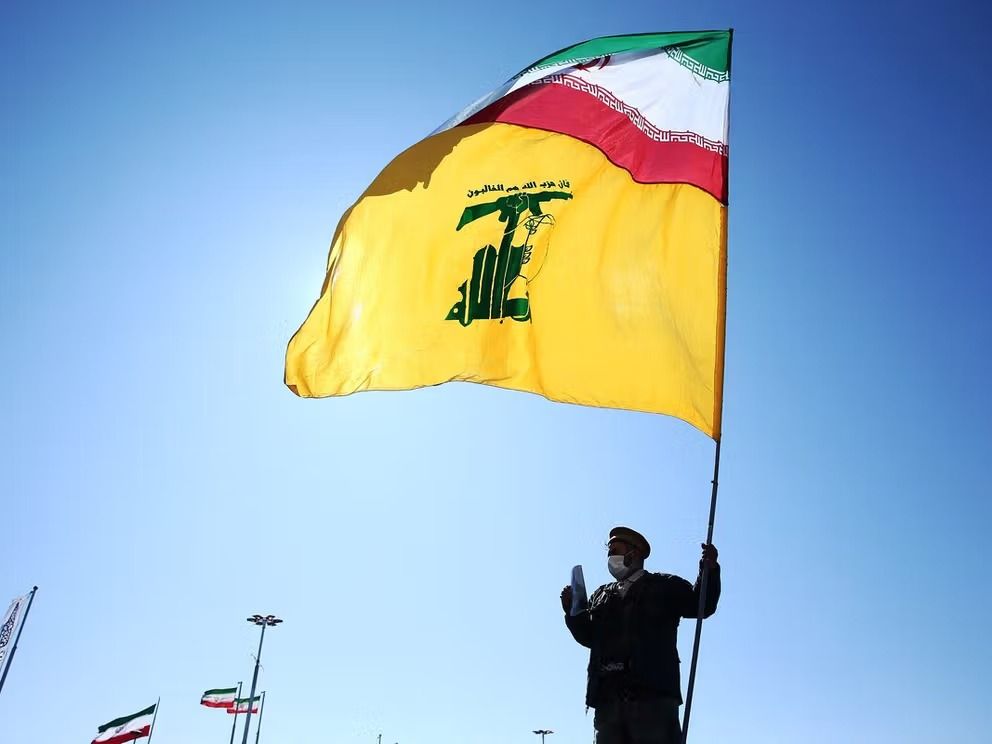 د سپاه پاسداران افسرانو د حزب‌الله میداني مشري پر غاړه اخیستې ده