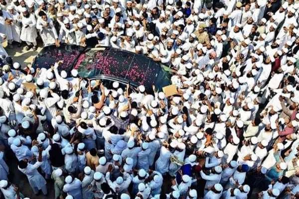 د دیوبند مدرسې علماوو له امیرخان متقي سره د نجونو د زده کړو په اړه خبرې نهدي کړي