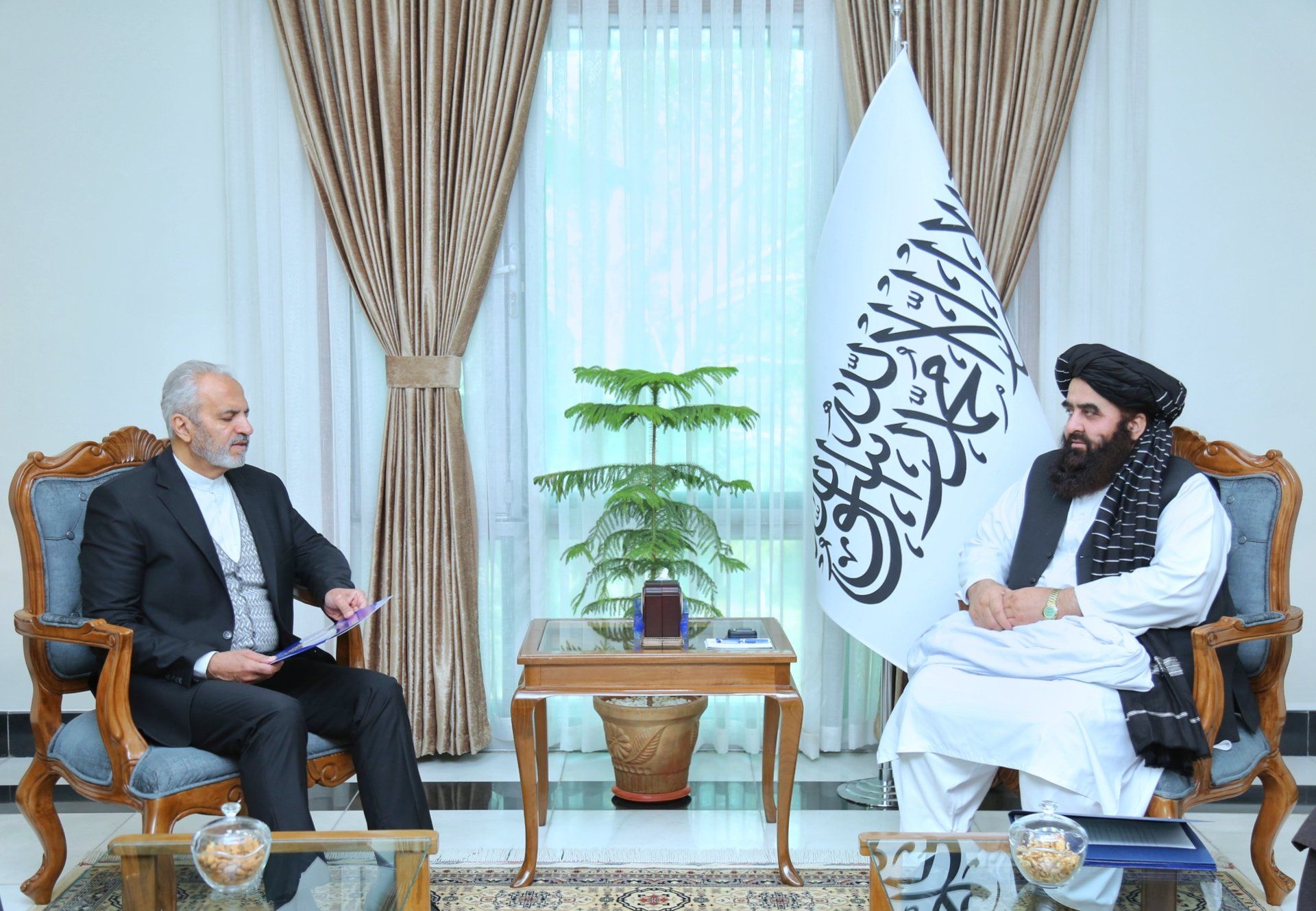 متقی به سفیر ایران: توسعه بندر چابهار به نفع ایران، افغانستان و کل منطقه است