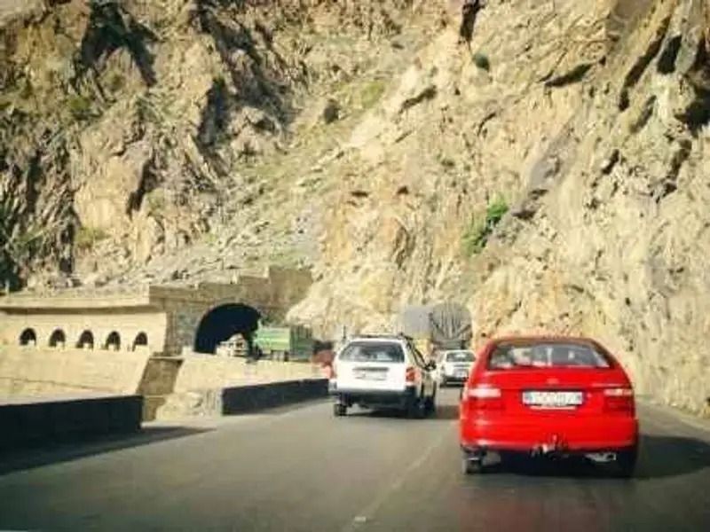 طالبان: د کابل په سروبي کې نن د  لسو ترافیکي پېښو له امله ۱۷ کسان مړه شول