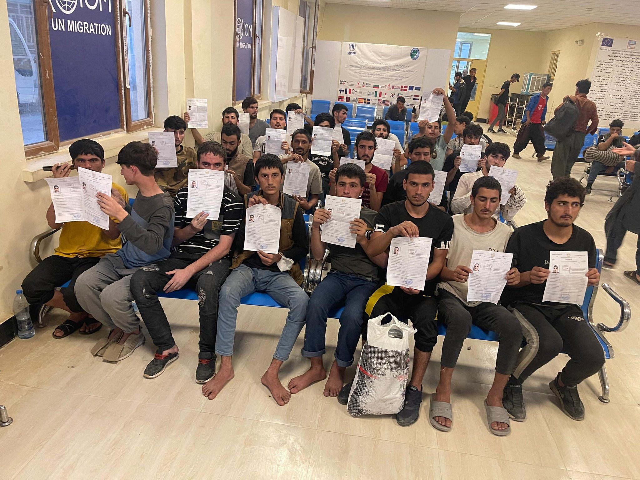 د طالبانو د کډوالو وزارت: د عراق له زندانونو ۲۵ تنه خوشې شوي افغانان هېواد ته راستانه شول