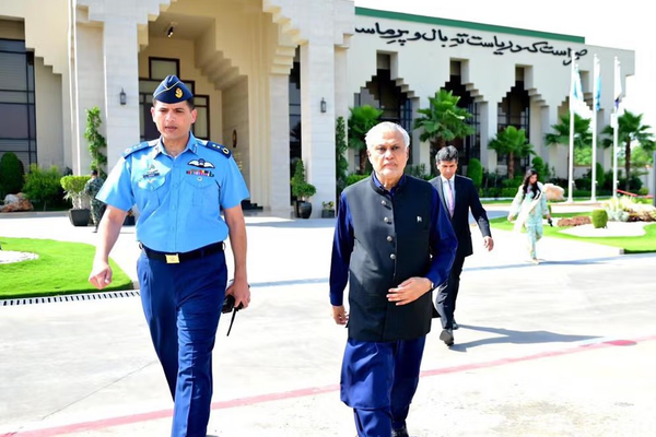 د پاکستان د بهرنیو چارو وزیر په درې اړخیزې غونډه کې د ګډون په موخه کابل ته لاړ