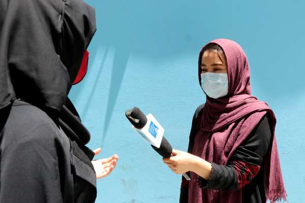 سازمان حمایت از خبرنگاران: منع رفتوآمد بدون «محرم» خبرنگاران زن در ننگرهار زنستیزانه است