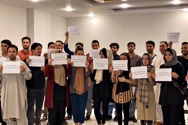 اراېساېف: د روان کړکېچ له امله پاکستان کې د افغان خبریالانو ژوند سخت شوی