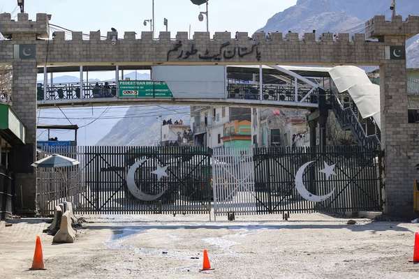 Taliban Allow Dozens Of Pakistani Students To Return Home